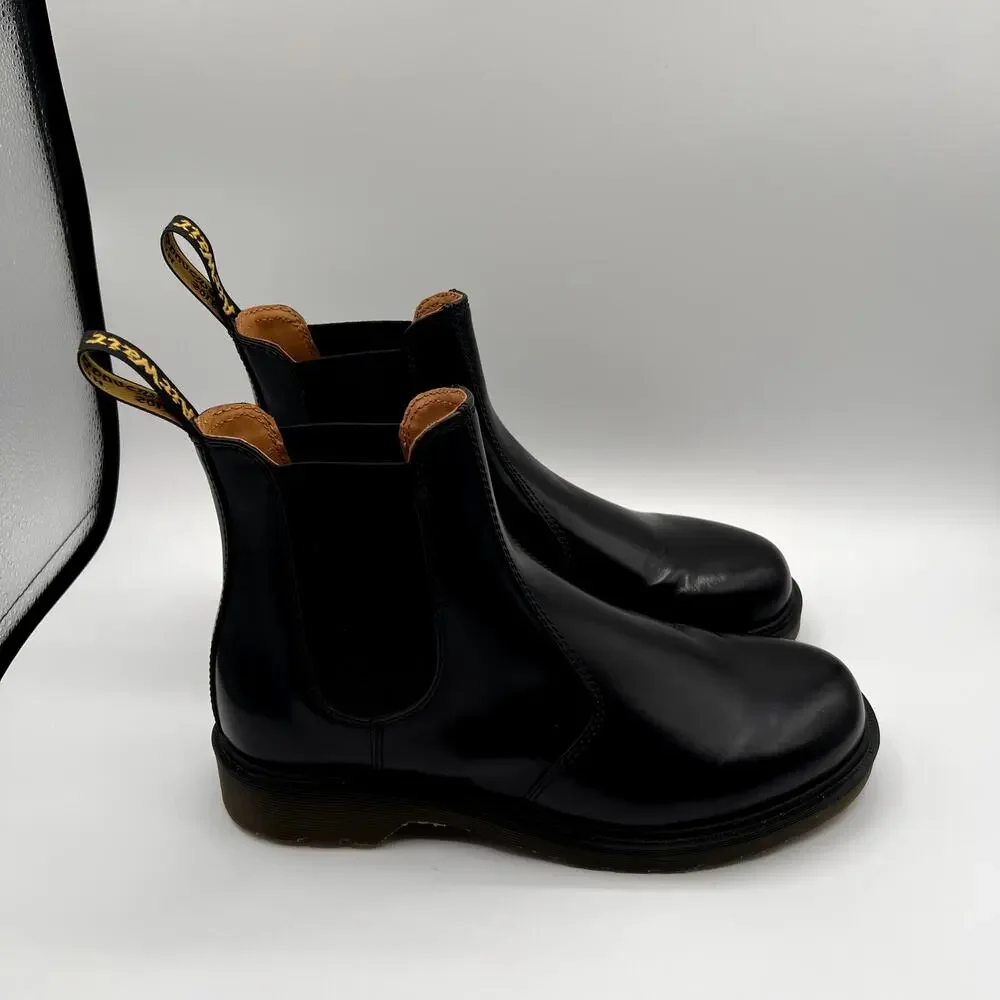 DR. MARTENS 2976 Smooth Leather Chelsea Mens Boots